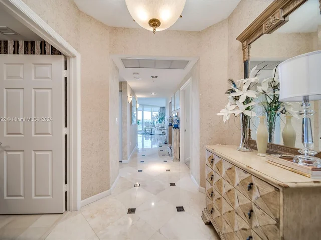 6001 N Ocean Dr # 702, Hollywood FL 33019