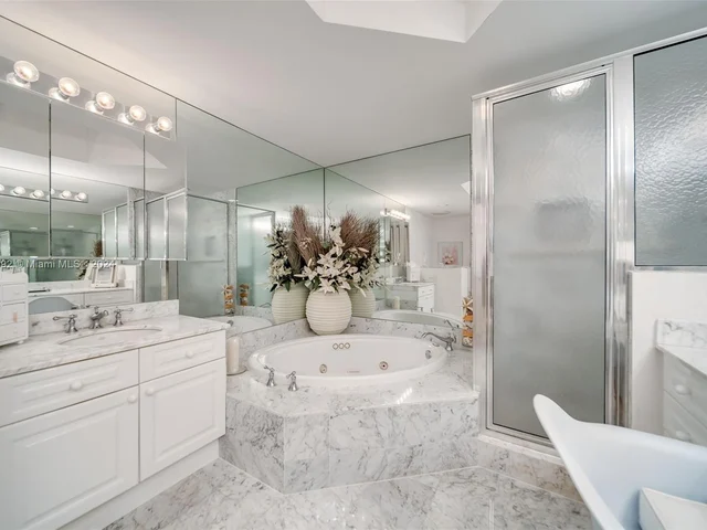 6001 N Ocean Dr # 702, Hollywood FL 33019