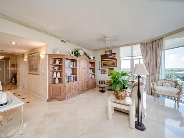 6001 N Ocean Dr # 702, Hollywood FL 33019