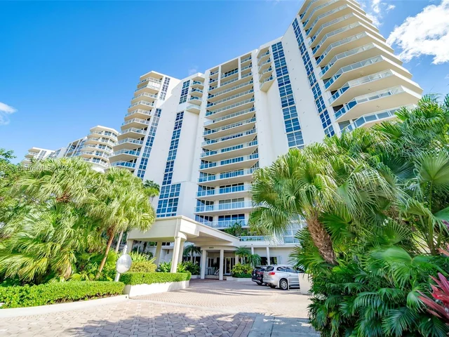 6001 N Ocean Dr # 702, Hollywood FL 33019