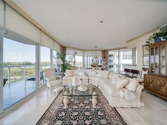 6001 N Ocean Dr # 702, Hollywood FL 33019