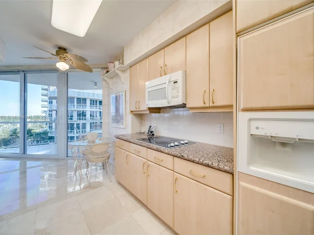 6001 N Ocean Dr # 702, Hollywood FL 33019