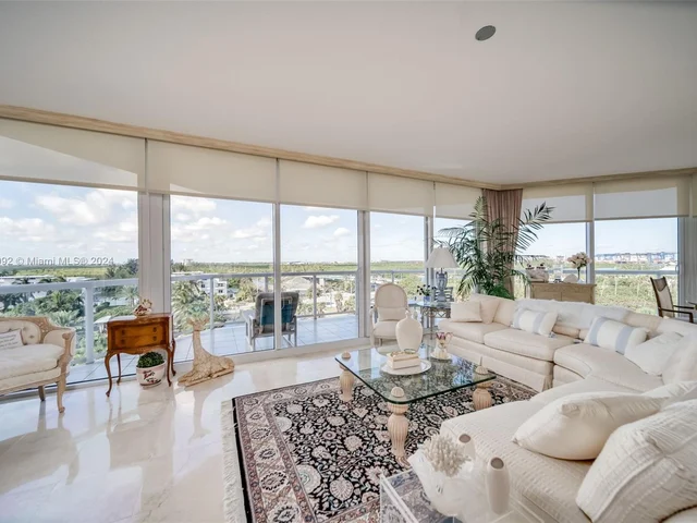 6001 N Ocean Dr # 702, Hollywood FL 33019