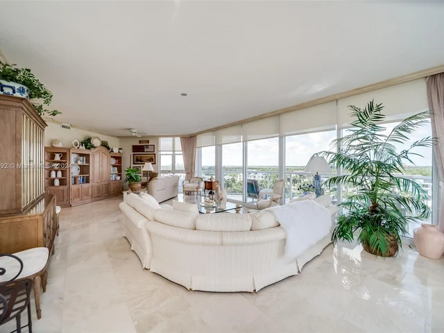 6001 N Ocean Dr # 702, Hollywood FL 33019