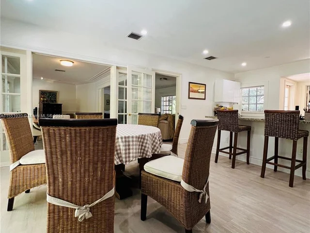 5209 Riviera Dr, Coral Gables FL 33146