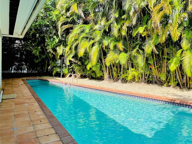 5209 Riviera Dr, Coral Gables FL 33146