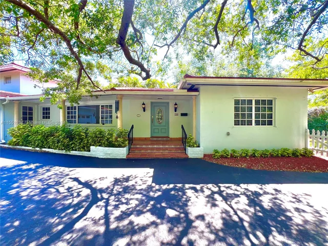 5209 Riviera Dr, Coral Gables FL 33146