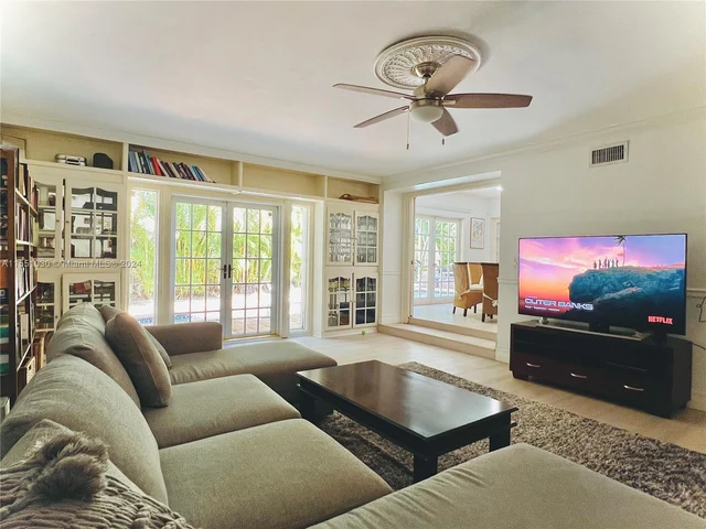 5209 Riviera Dr, Coral Gables FL 33146