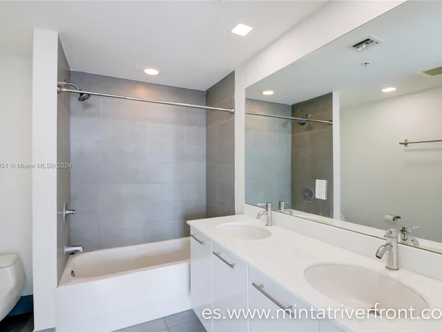 92 SW 3rd St # 1907, Miami FL 33130