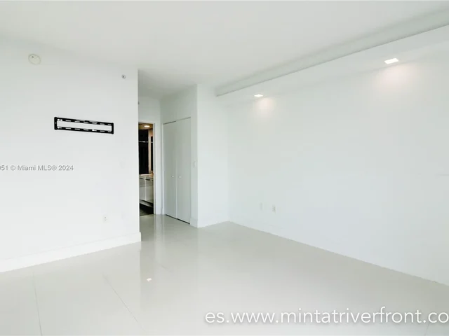 92 SW 3rd St # 1907, Miami FL 33130