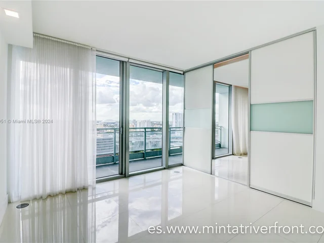 92 SW 3rd St # 1907, Miami FL 33130