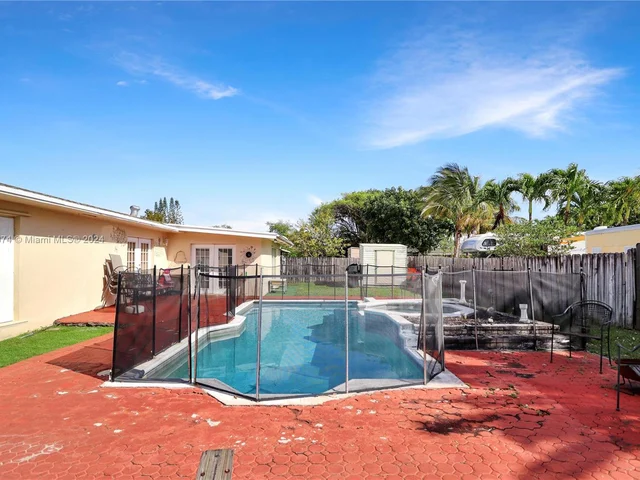 16313 SW 103rd Pl, Miami FL 33157