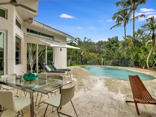 865 Bayside Ln, Weston FL 33326