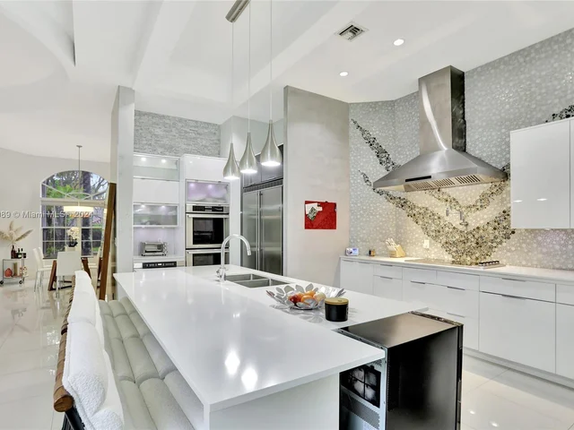 865 Bayside Ln, Weston FL 33326