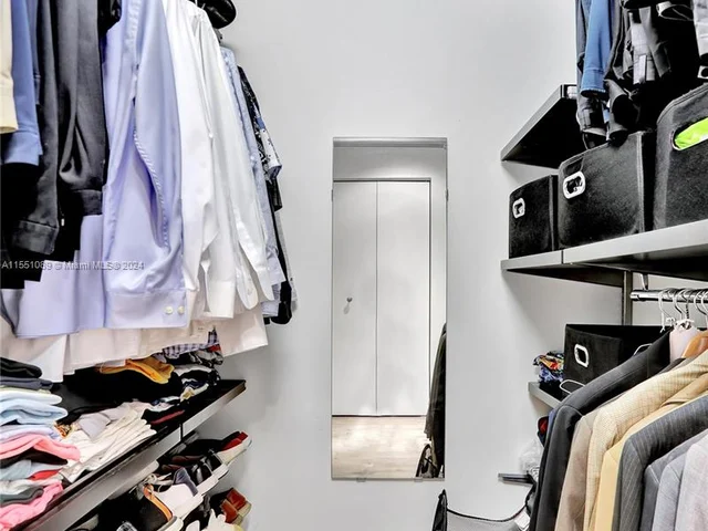 865 Bayside Ln, Weston FL 33326