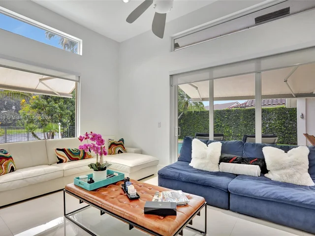 865 Bayside Ln, Weston FL 33326