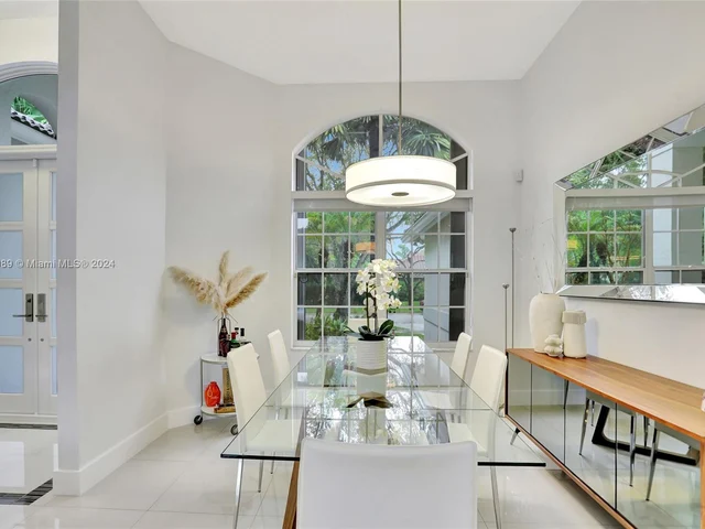 865 Bayside Ln, Weston FL 33326