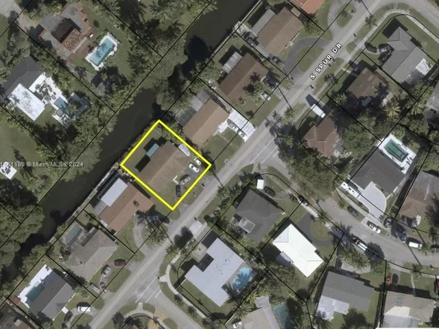 14760 S Spur Dr, Miami FL 33161