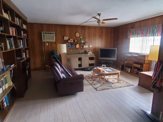 14760 S Spur Dr, Miami FL 33161