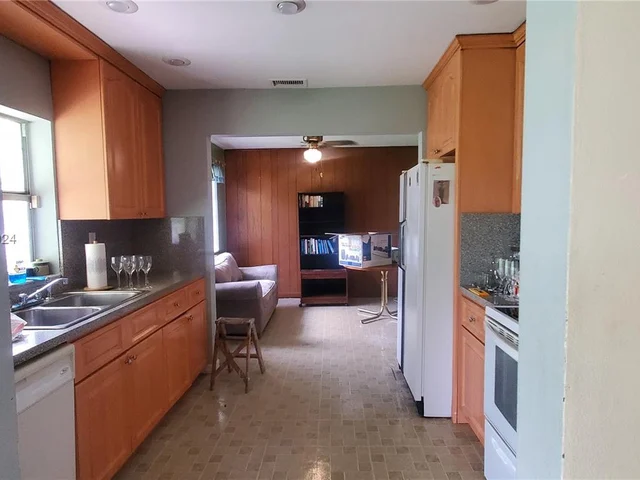 14760 S Spur Dr, Miami FL 33161