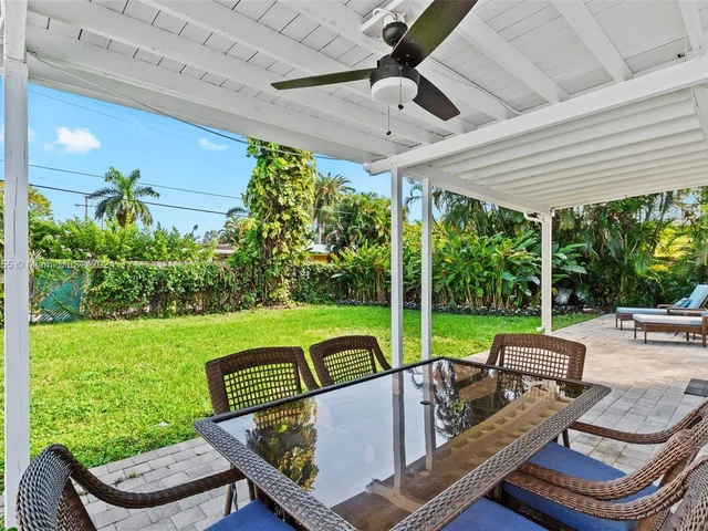 905 N 13th Ct, Hollywood FL 33019