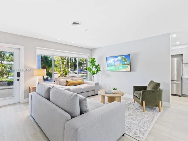 905 N 13th Ct, Hollywood FL 33019