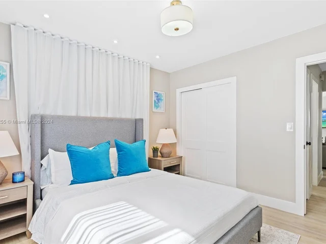 905 N 13th Ct, Hollywood FL 33019