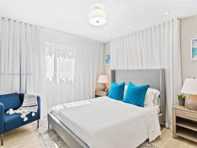 905 N 13th Ct, Hollywood FL 33019