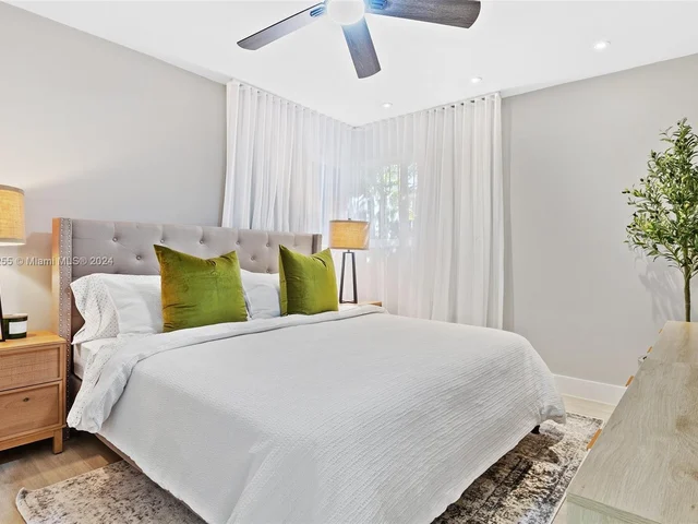 905 N 13th Ct, Hollywood FL 33019