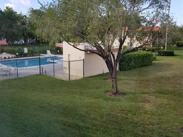 369 Lakeview Dr # 204, Weston FL 33326