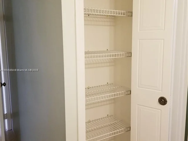 369 Lakeview Dr # 204, Weston FL 33326