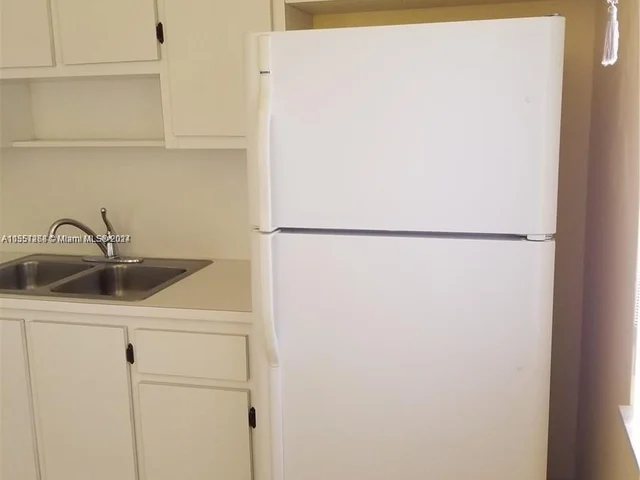 369 Lakeview Dr # 204, Weston FL 33326