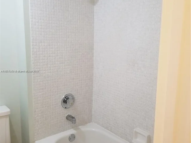 369 Lakeview Dr # 204, Weston FL 33326