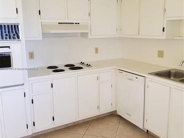 369 Lakeview Dr # 204, Weston FL 33326