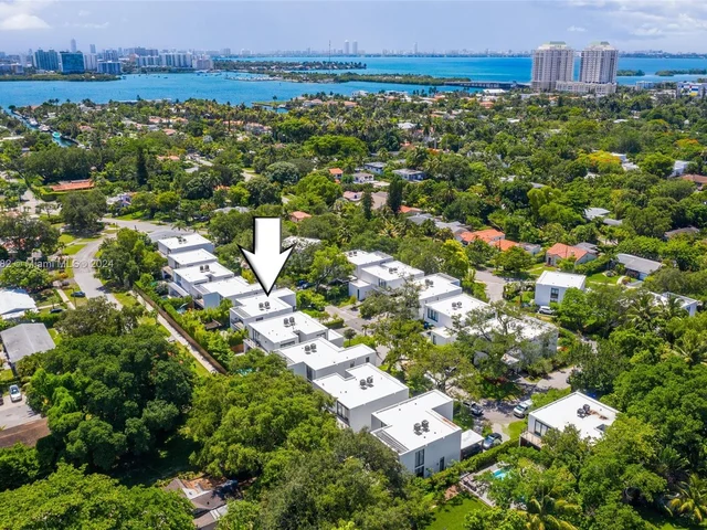 8641 Arboretum Ln, Miami FL 33138