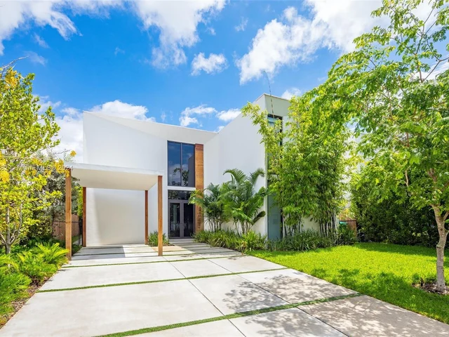 8641 Arboretum Ln, Miami FL 33138