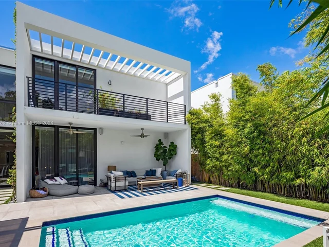 8641 Arboretum Ln, Miami FL 33138