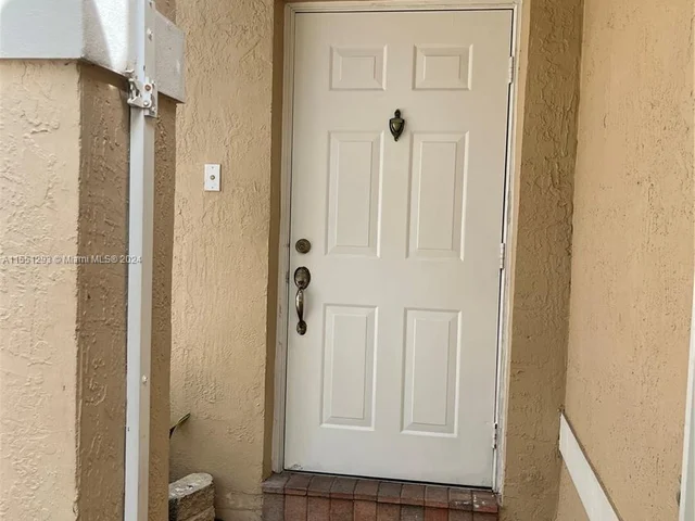 2243 NW 170th Ave, Pembroke Pines FL 33028