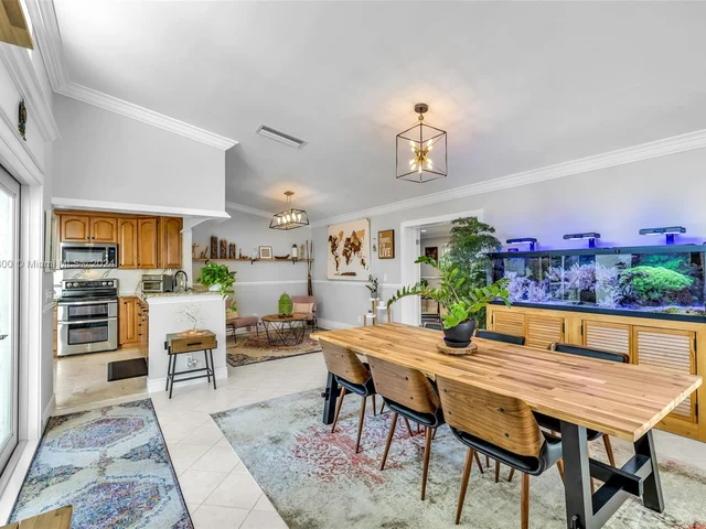 303 NW 41st Ave, Deerfield Beach FL 33442