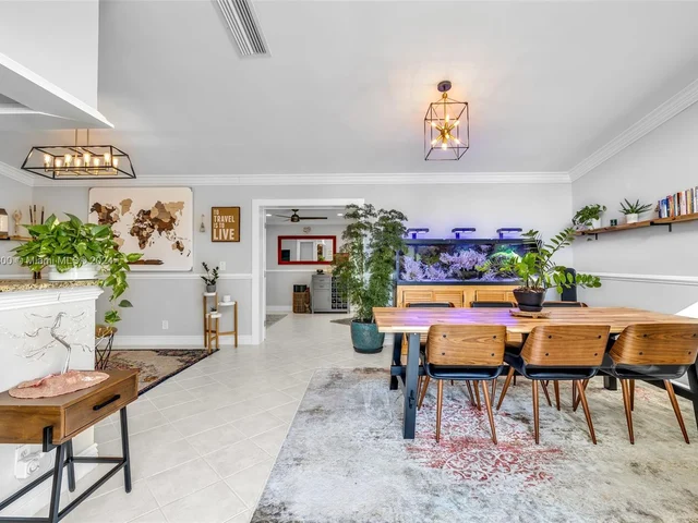 303 NW 41st Ave, Deerfield Beach FL 33442