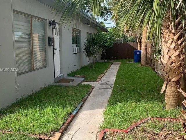 1005 NE 17th St, Fort Lauderdale FL 33305