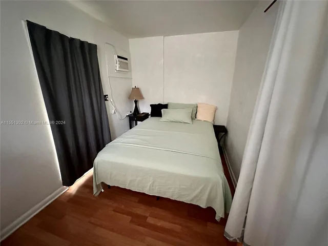 1005 NE 17th St, Fort Lauderdale FL 33305