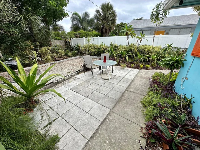 1005 NE 17th St, Fort Lauderdale FL 33305