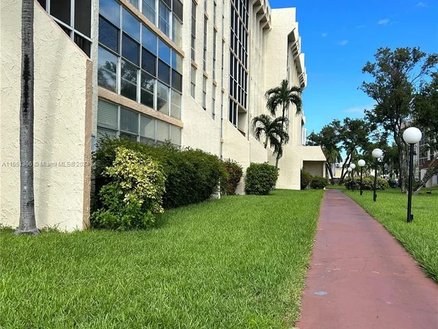851 Three Islands Blvd # 208, Hallandale Beach FL 33009