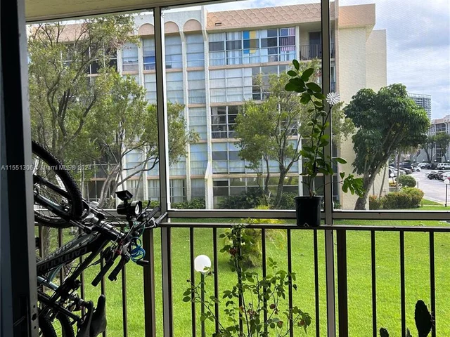 851 Three Islands Blvd # 208, Hallandale Beach FL 33009