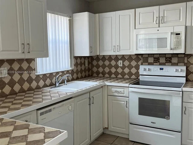 2243 NW 170th Ave # 2243, Pembroke Pines FL 33028