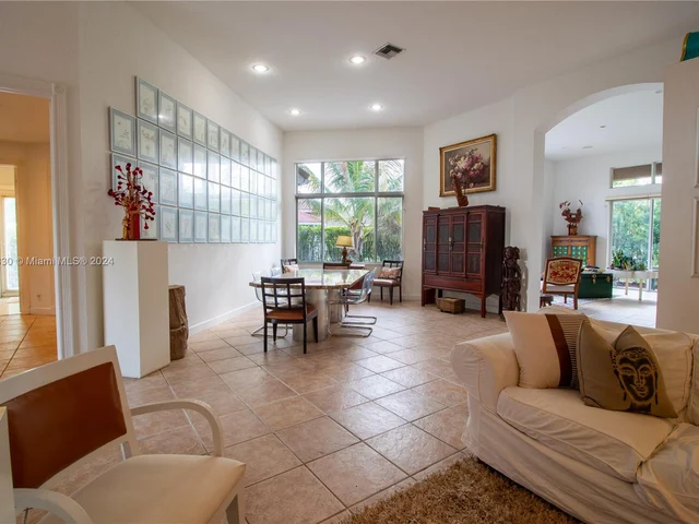 563 NW 120th Dr, Coral Springs FL 33071