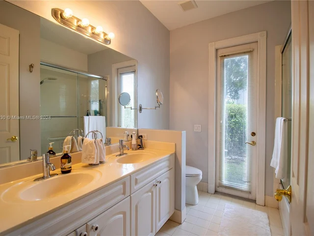 563 NW 120th Dr, Coral Springs FL 33071