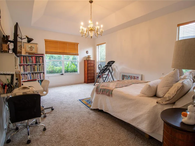 563 NW 120th Dr, Coral Springs FL 33071