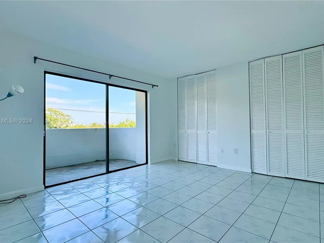 130 S Shore Dr # 4B, Miami Beach FL 33141